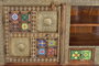 GINER Y COLOMER Mueble televisor de acacia con azulejos y bronce en Cerezo